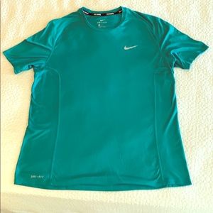 Men’s green dri fit Nike running top